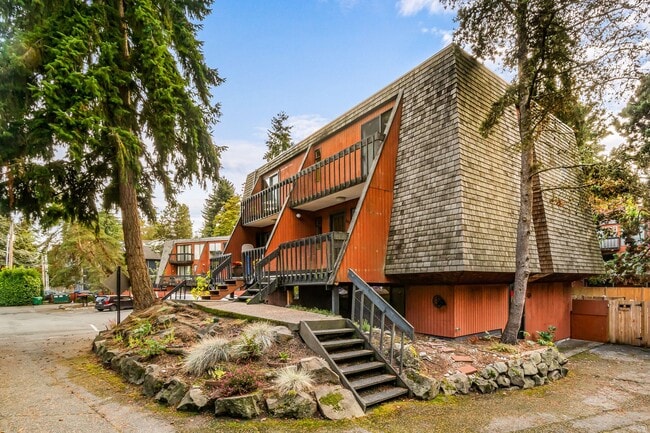 Building Photo - Super Unique Northgate Loft!