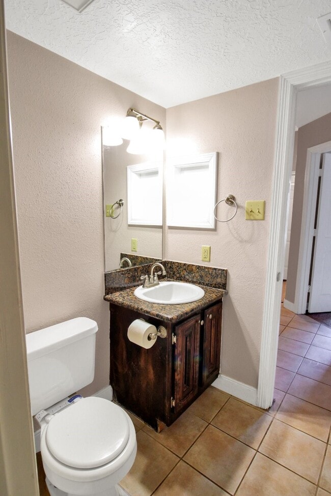 Building Photo - 12630 Summer Mill Dr