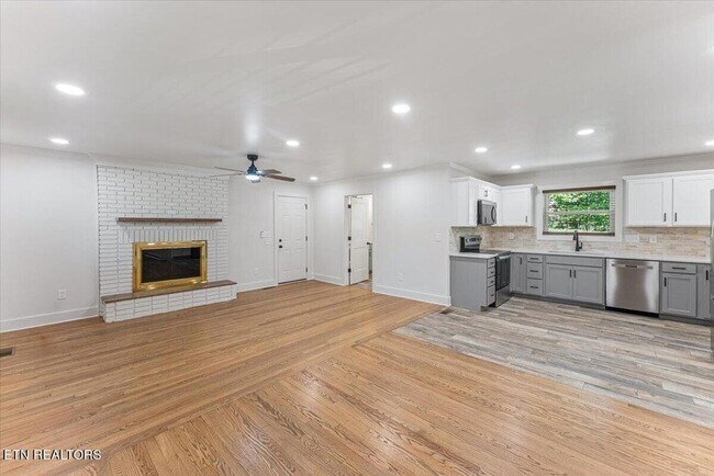 Building Photo - 221 Medford Rd