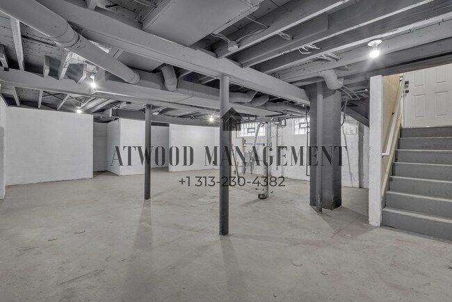 Building Photo - This beautifully updated 4-bedroom, 1-bath single-family home is ready for move-in!