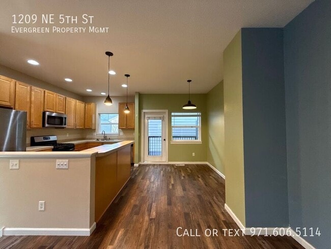 Building Photo - 1209 NE 5th St