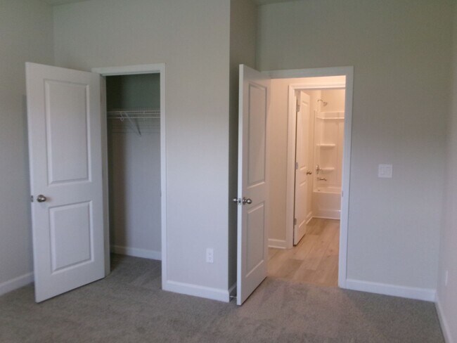 Building Photo - New 5 bedroom, 3 bath home in Clear Pond with pond view