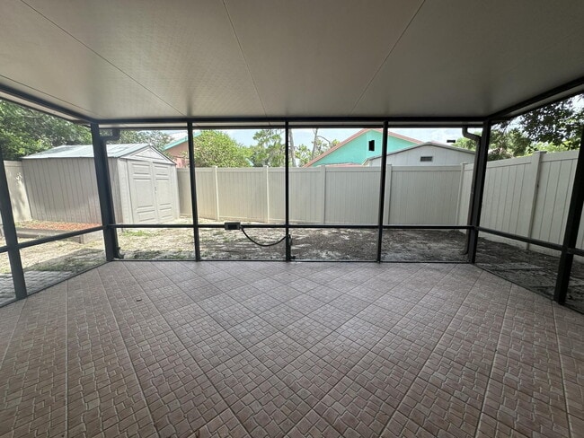 Building Photo - "Charming 2-Bed, 2-Bath Oasis in Vibrant T...