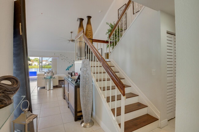 Building Photo - 3875 Circle Lake Dr