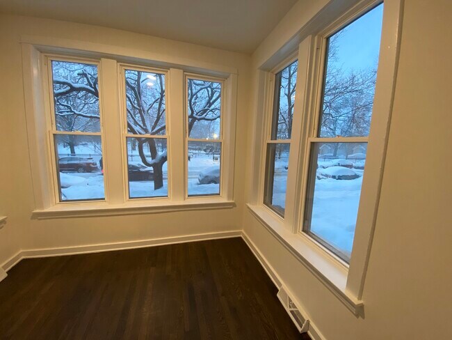 Building Photo - 4953 W Belle Plaine Ave