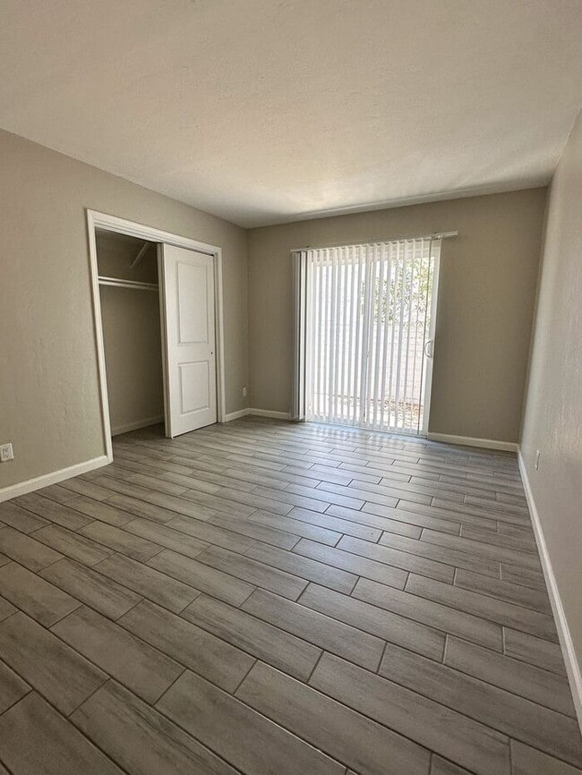 Building Photo - U of A Affordable housing!!! Affordable 2 ...