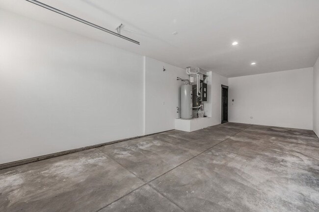 Building Photo - Brand New 3 bed 2.5 townhome