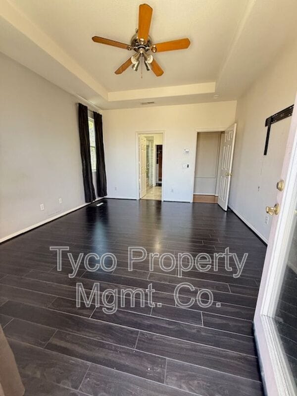 Building Photo - 2021 Pleasant Waters Ct