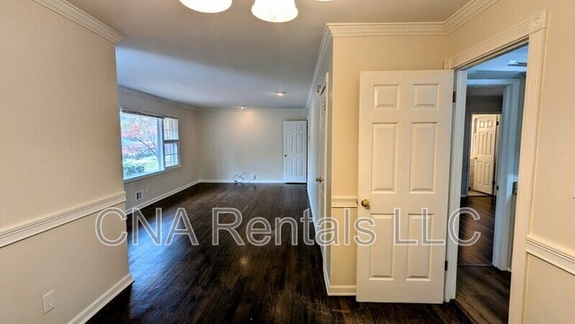 Building Photo - 294 Robin Ln SE