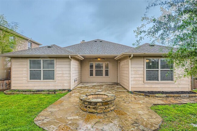Building Photo - 2001 Eagle Lake Dr