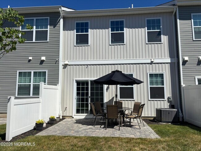 Building Photo - 12 Coburgh Dr