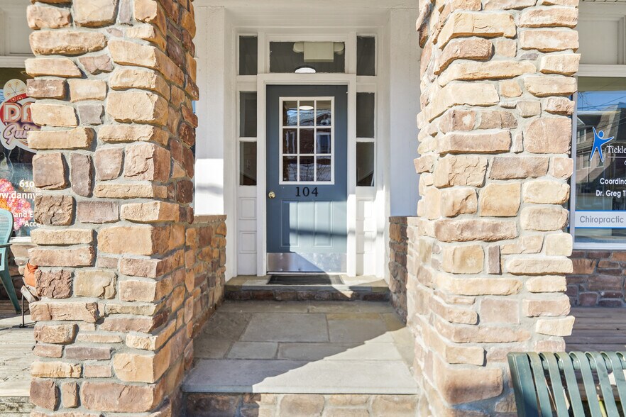 Building Entrance - 104 Forrest Ave