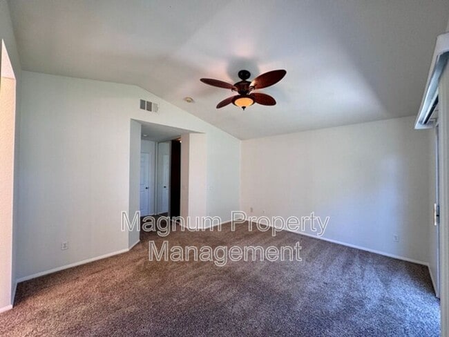 Building Photo - 687 Black Oak Cir
