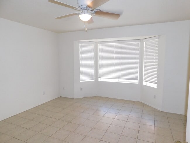 Building Photo - 3 BEDROOM HOME IN OCOTILLO!
