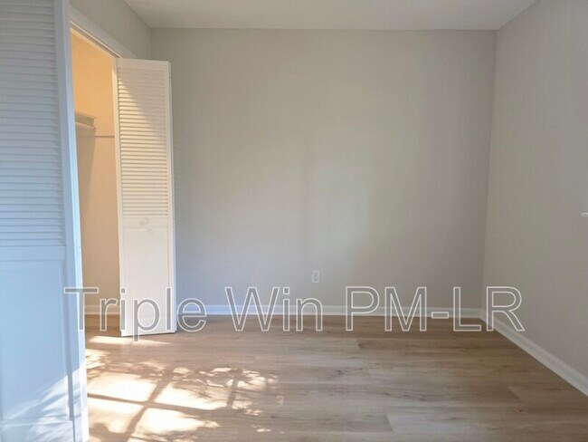 Building Photo - 5505 Crescent Dr