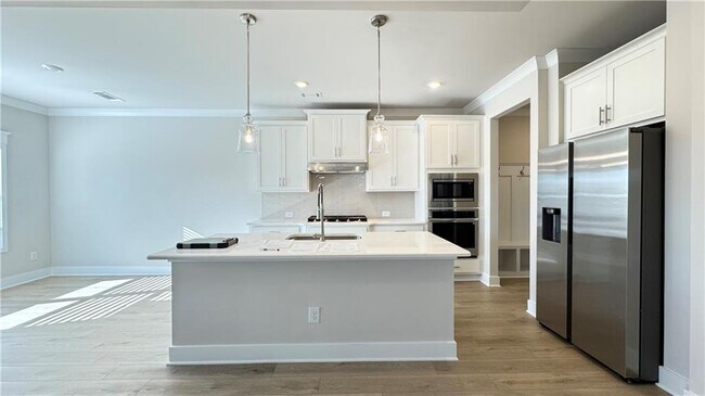 Building Photo - 5401 Bancroft Ln