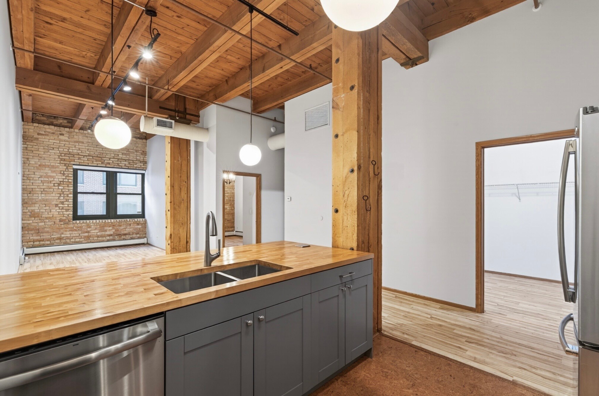 Building Photo - 400 N 1st St