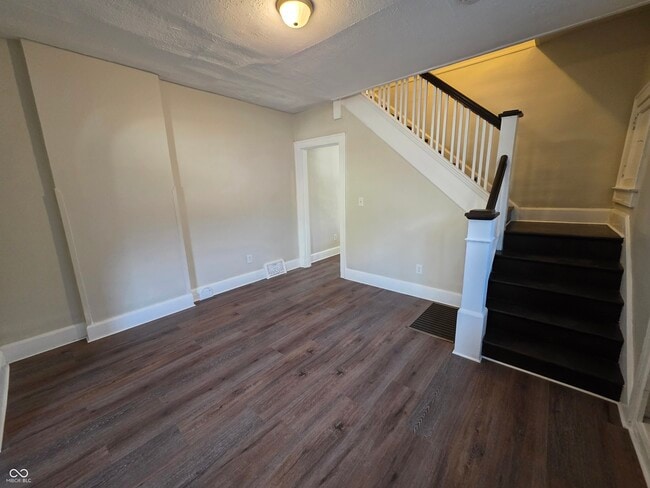 Building Photo - 316 N Denny St