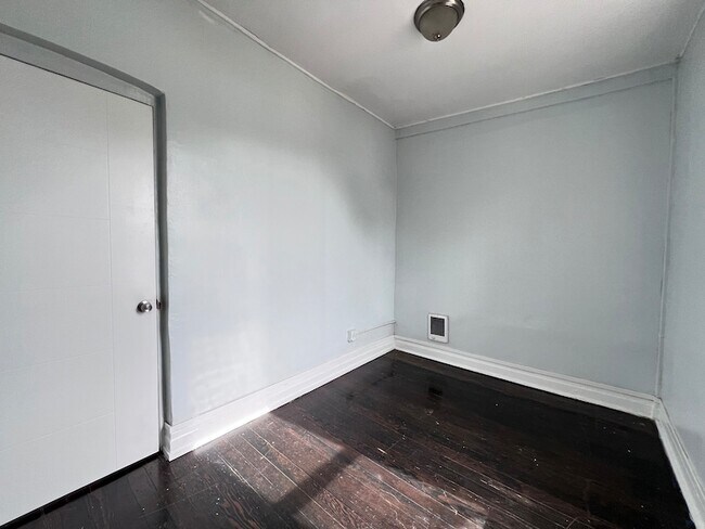 Building Photo - 8856 S Lowe Ave