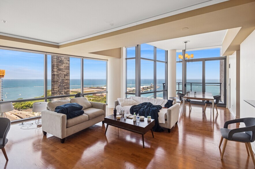 Building Photo - 450 E Waterside Dr