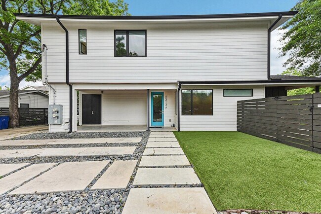 Building Photo - 2313 Oak Crest Ave