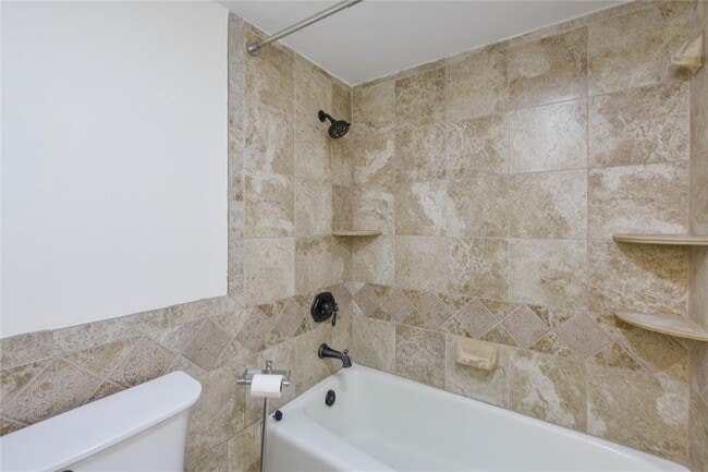 Building Photo - 195 World of Tennis Sq