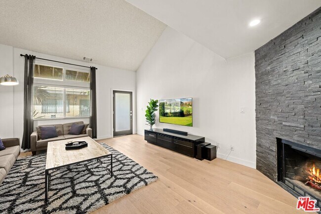 Building Photo - 4069 W Rosecrans Ave
