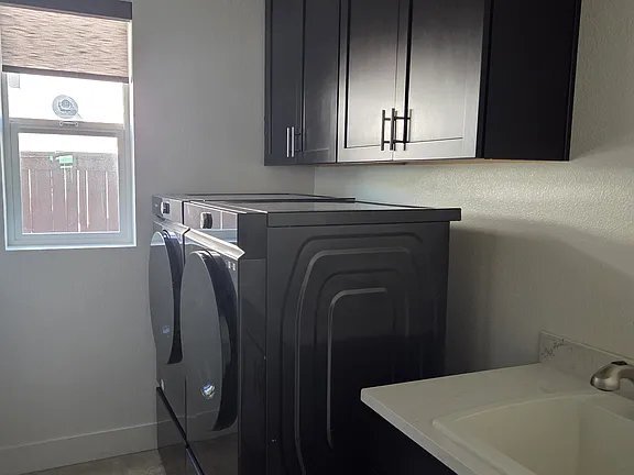 Building Photo - 4481 Hummingbird Cir