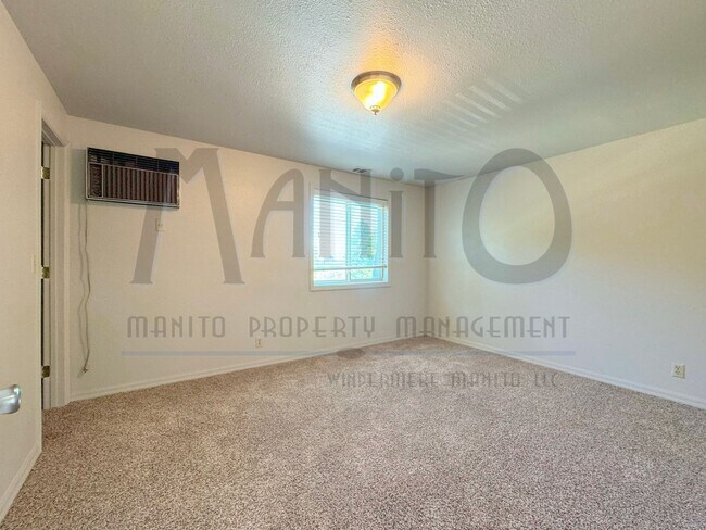 Building Photo - 521/523 E 11th Avenue Duplex