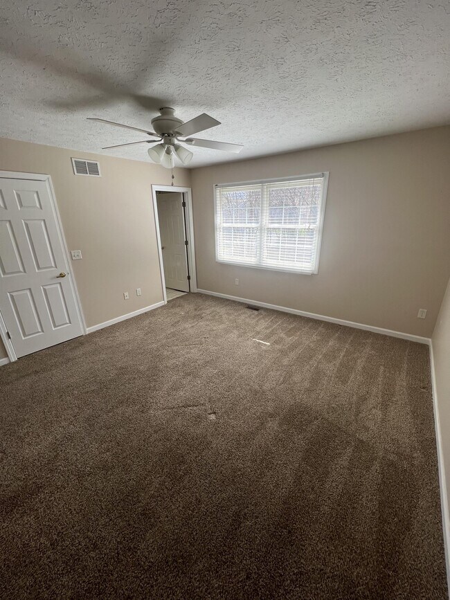 Building Photo - 152 Meadow Ridge Dr