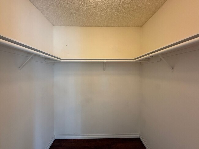 Building Photo - 43060 Larwood St
