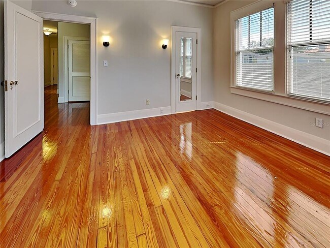 Building Photo - 1806 W Morrison Ave