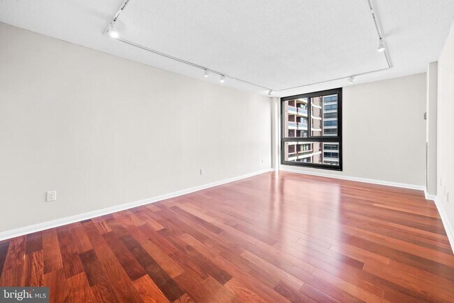Building Photo - 4100 N Charles St