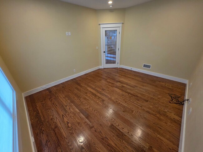 Building Photo - Luxurious 3-Bedroom Home in Poughquag, NY