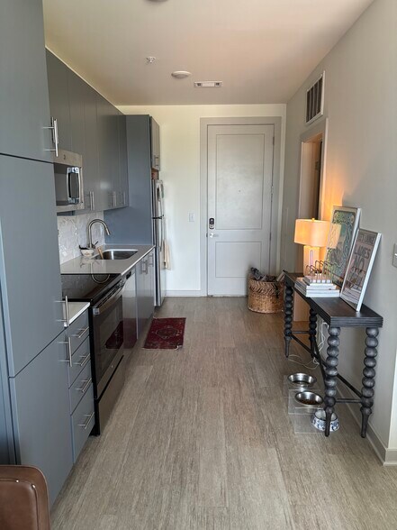Building Photo - 51 Lucile St