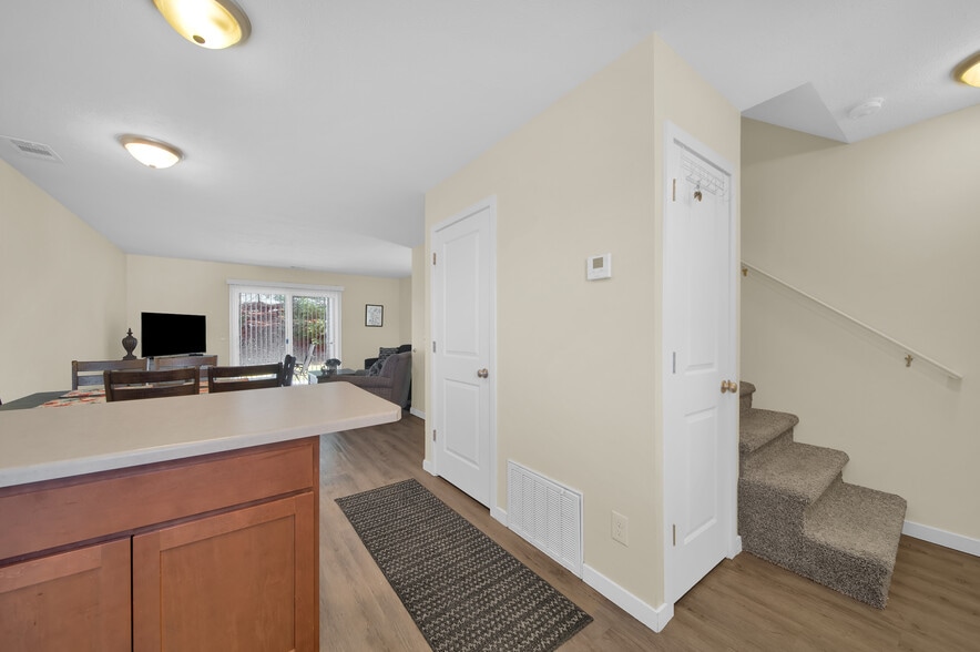 Building Photo - 3865 Vale Dr