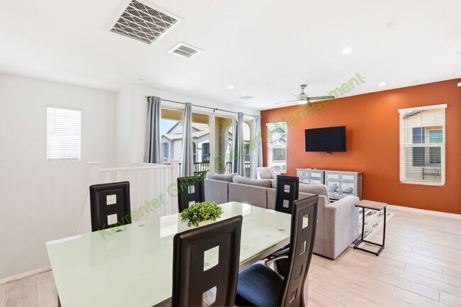 Building Photo - Fully-Furnished End Unit Gilbert Home in Warner Meadow Community