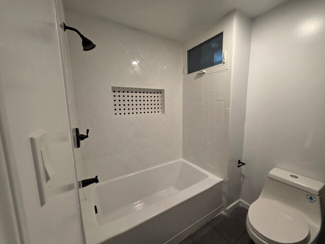 Building Photo - Fully Rehabbed 3 bedroom 2 bathroom house ...