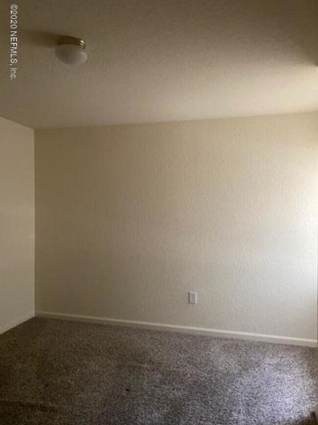 Building Photo - Move in ready 3/2.5 Condo available NOW