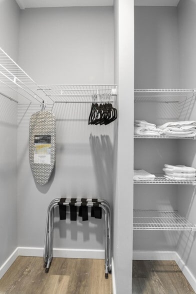 Building Photo - 95 Broadway-SI ID1240343P