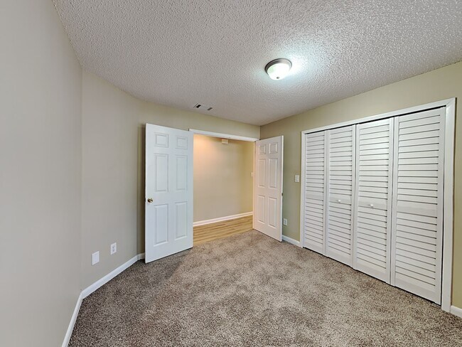 Building Photo - 951 Blueberry Hollow Ct
