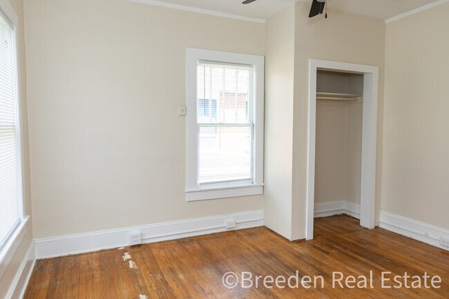 Building Photo - 427 N Green St