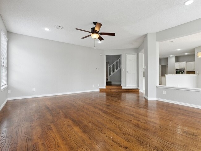 Building Photo - 205 Bayou Ct