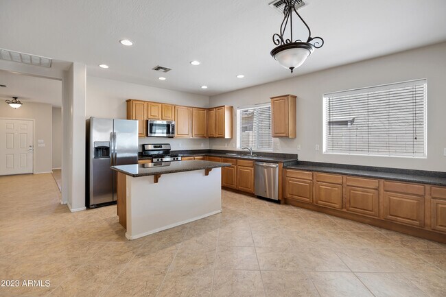 Building Photo - 3255 E Castanets Dr