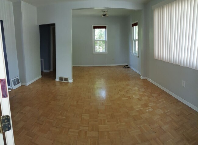 Building Photo - Spacious home in downtown Royal Oak!