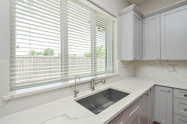 Building Photo - 18526 Bridgeway Ln