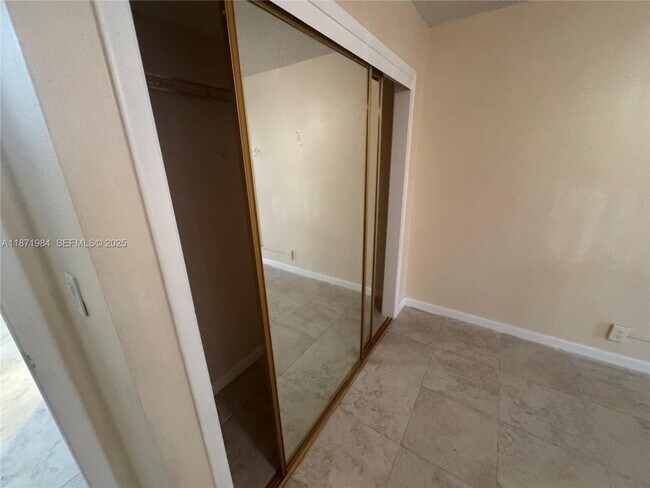 Building Photo - 6521 Racquet Club Dr