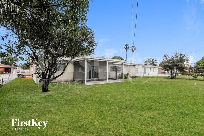 Building Photo - 1815 NW 185th Ter