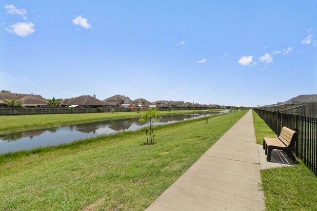 Building Photo - 12114 Champion's Frst Dr