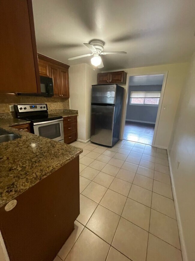 Building Photo - Coleman Place Duplex Quick Possession